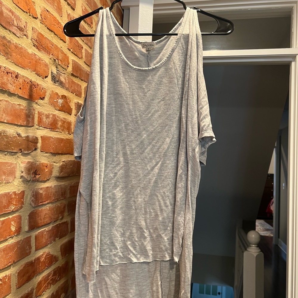 Gray T shirt